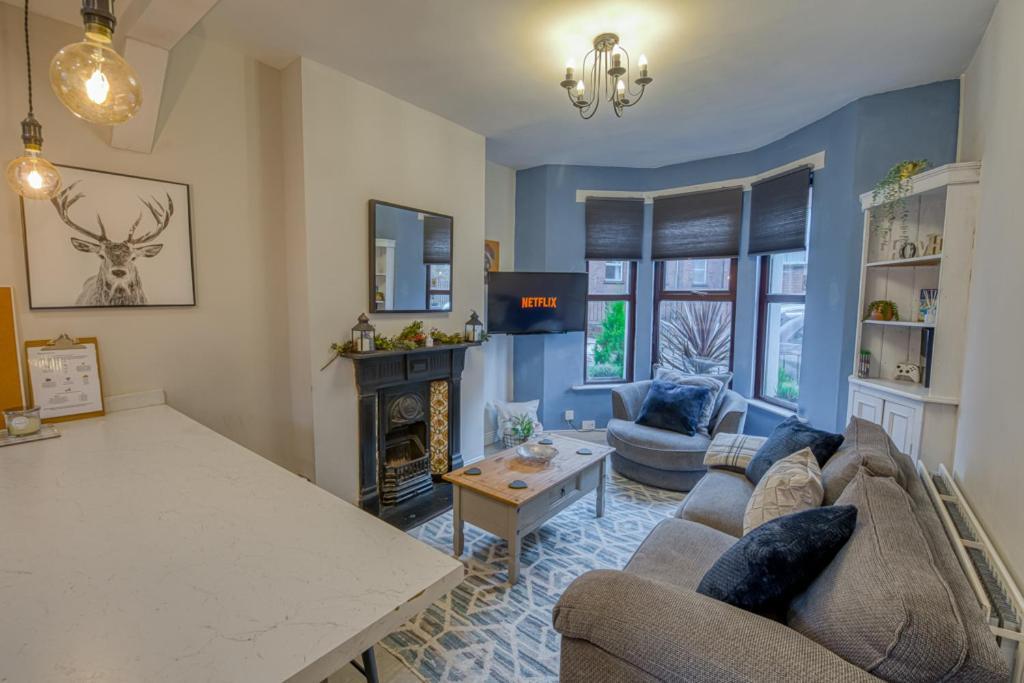 Charming Home, Beside The Serene Ormeau Park Holiday home