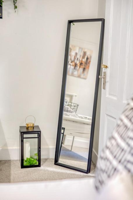 Charming Home, Beside The Serene Ormeau Park * Belfast