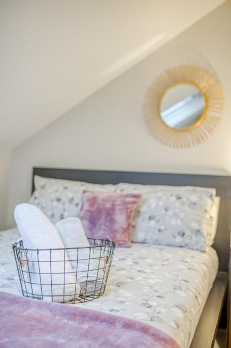 Charming Home, Beside The Serene Ormeau Park Holiday home