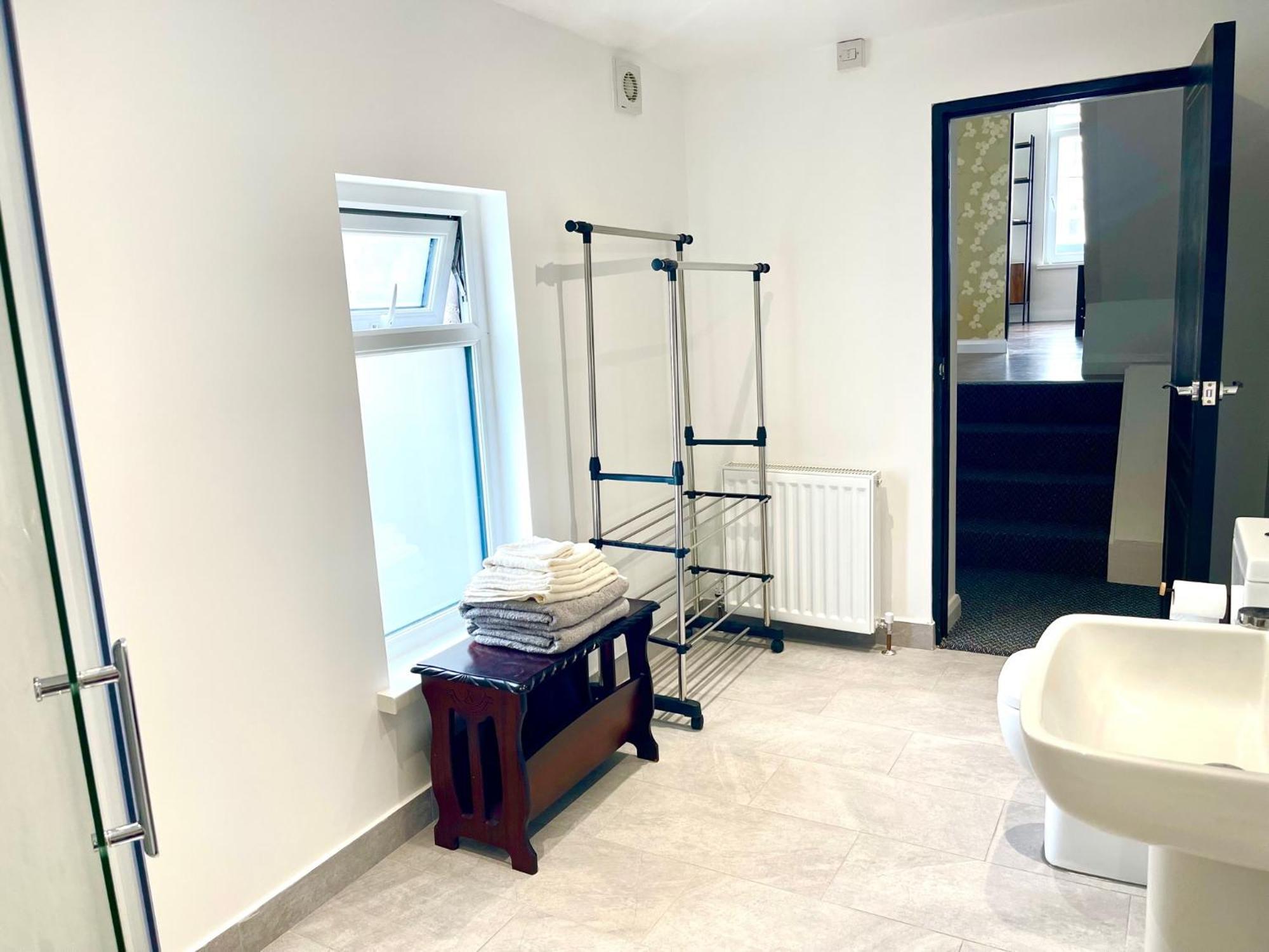 Entire Yellowapt Near Centre - Free Parking - Up To 3 Guests - 2 Beds Apartment *