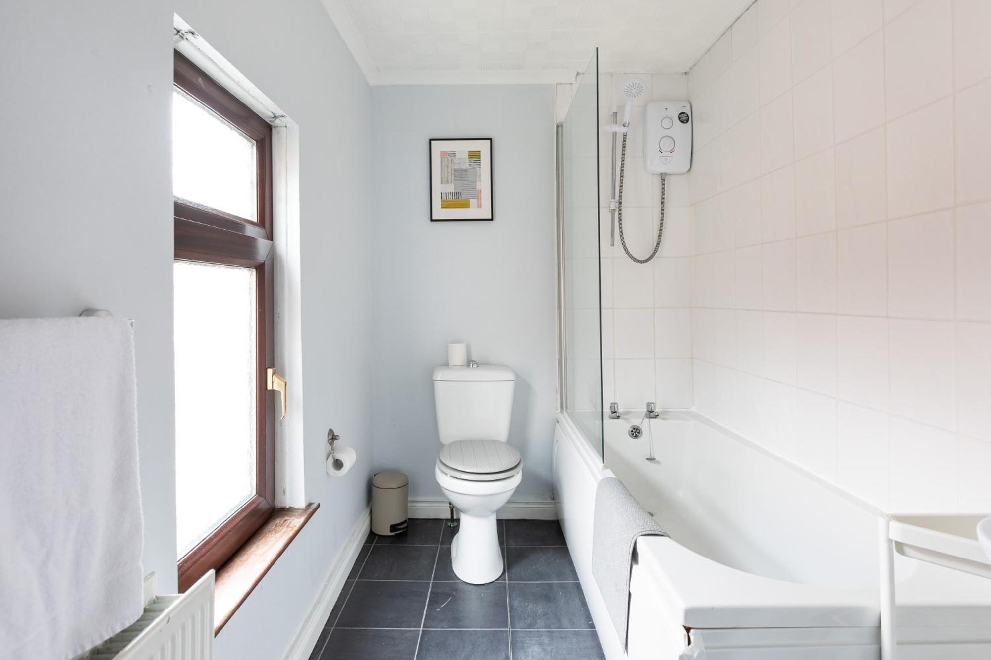 - 3 Bedroom Cosy - Walking Distance To Belfast