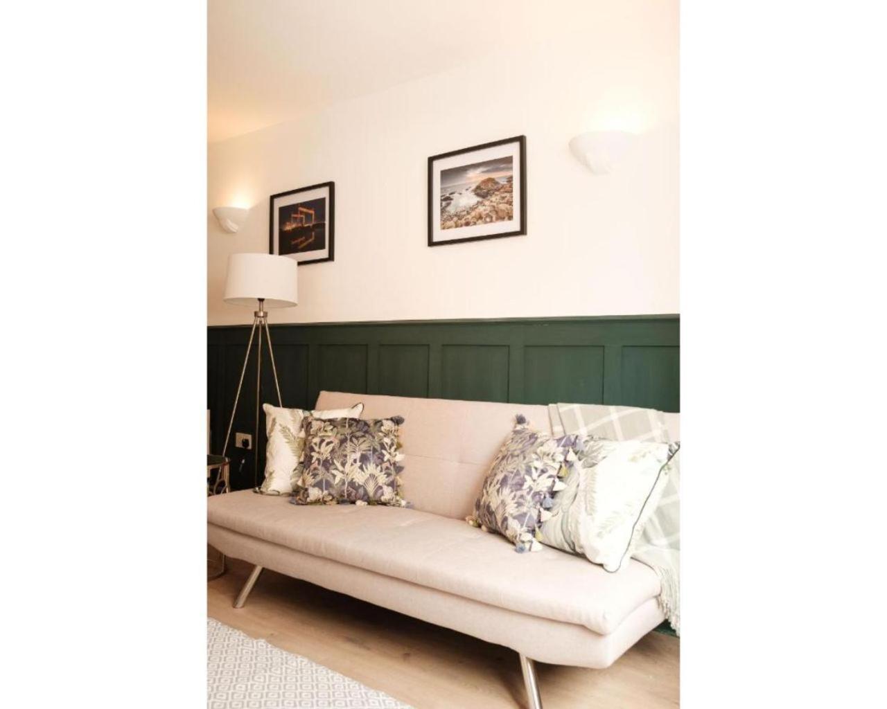 Ormeau Road Apartment