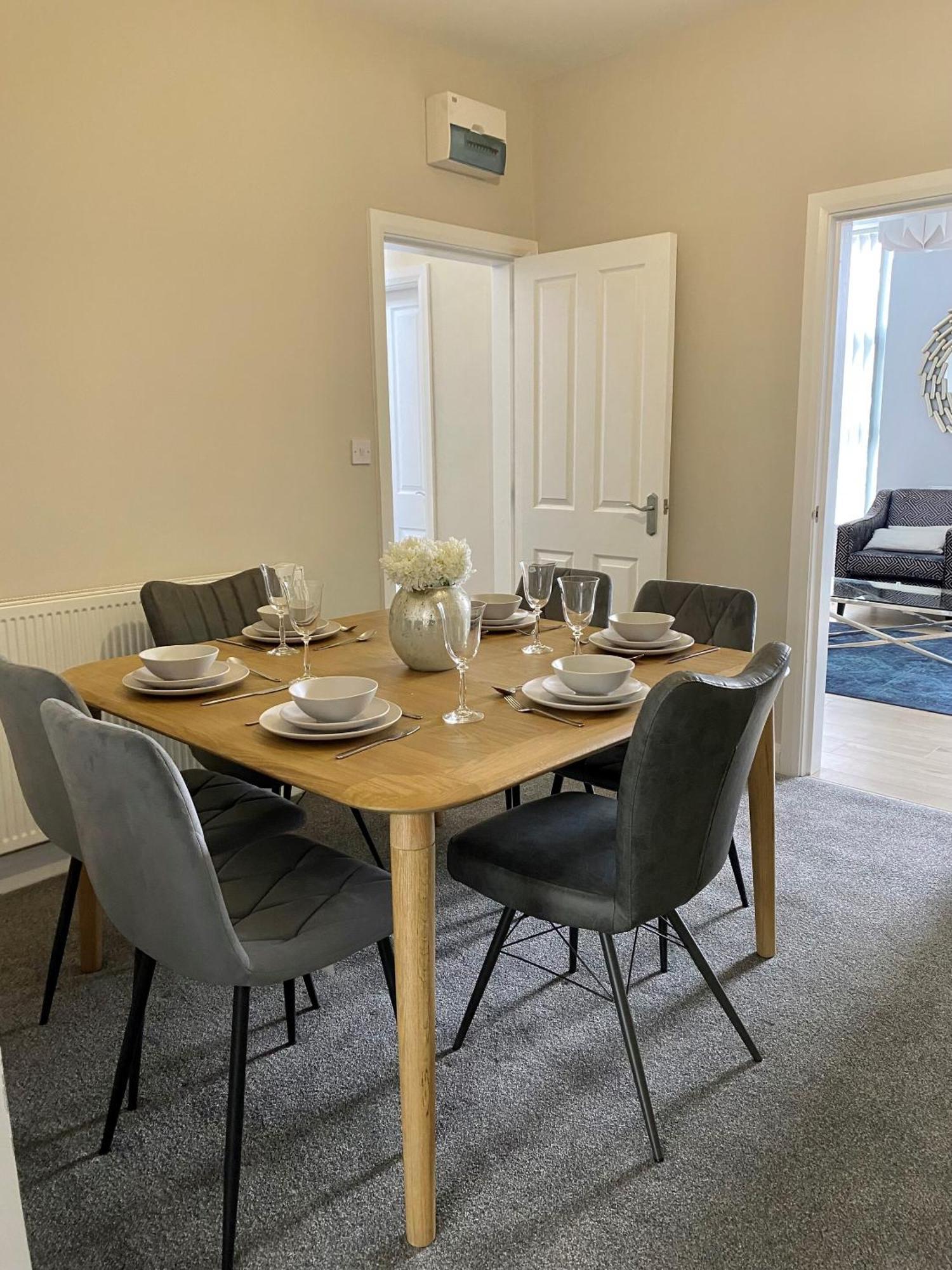 Apartment Centre 3 Bdr Townhouse By Breaks Belfast