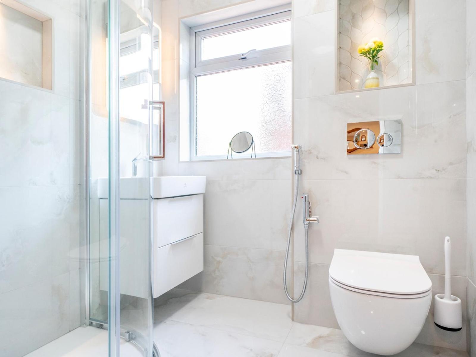 Pass The Keys Simply Stunning 2br Centre Queens Uni