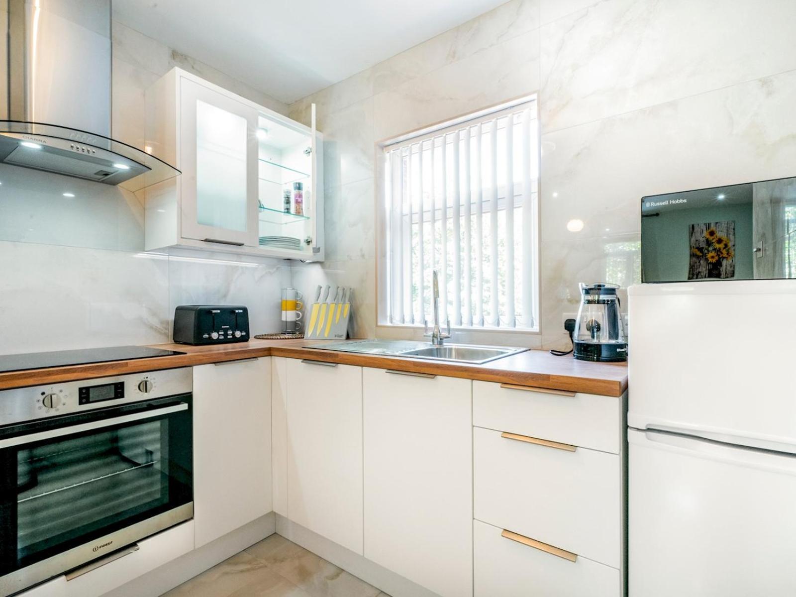 Pass The Keys Simply Stunning 2br Centre Queens Uni Apartment *
