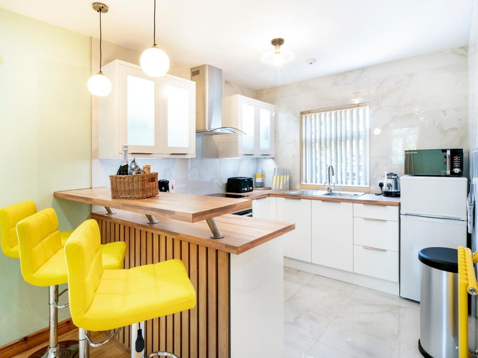 Pass The Keys Simply Stunning 2br Centre Queens Uni Apartment *