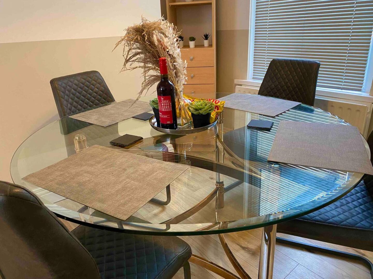 2br Side House Holiday home