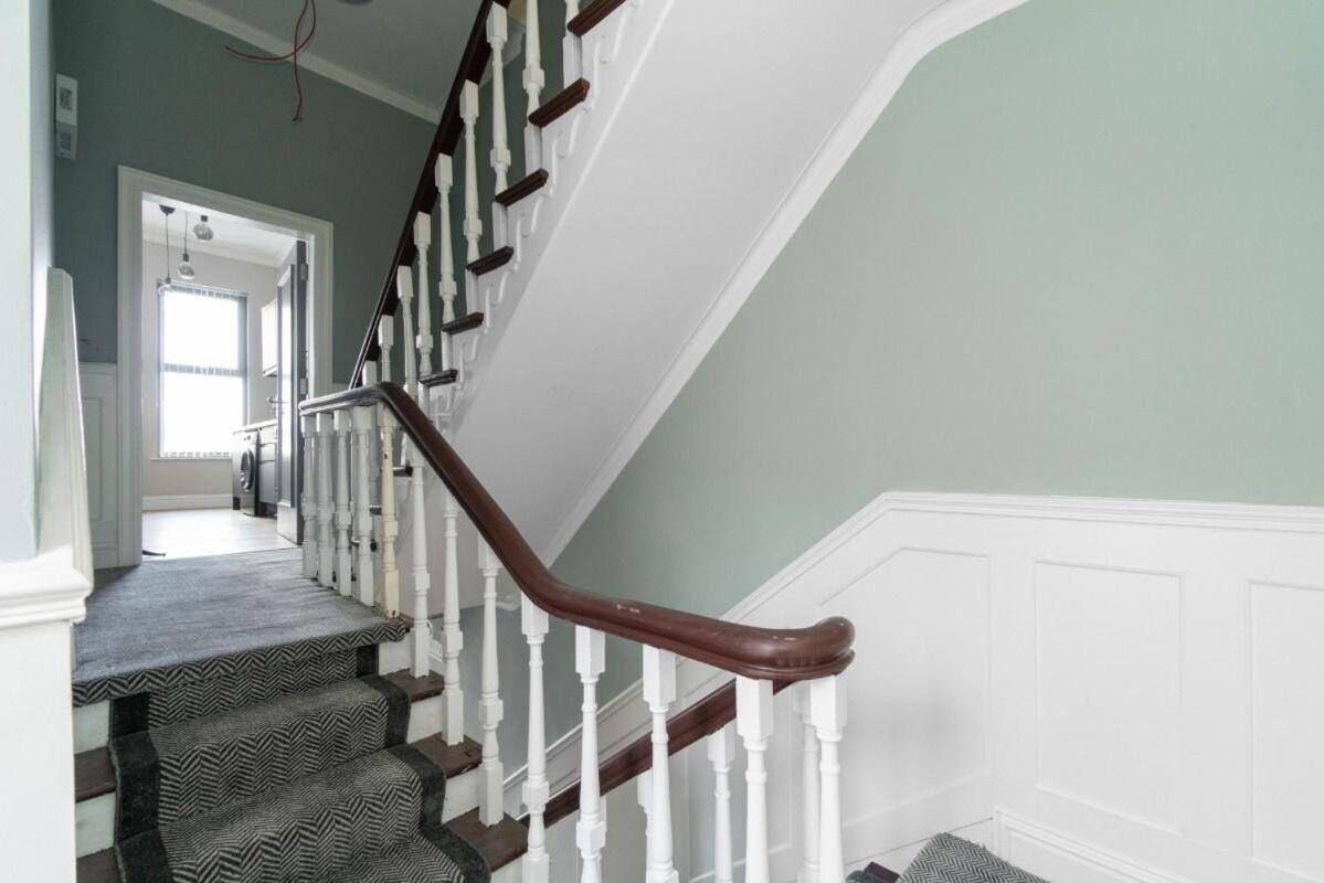 Modern 1 Bdr By Breaks Belfast