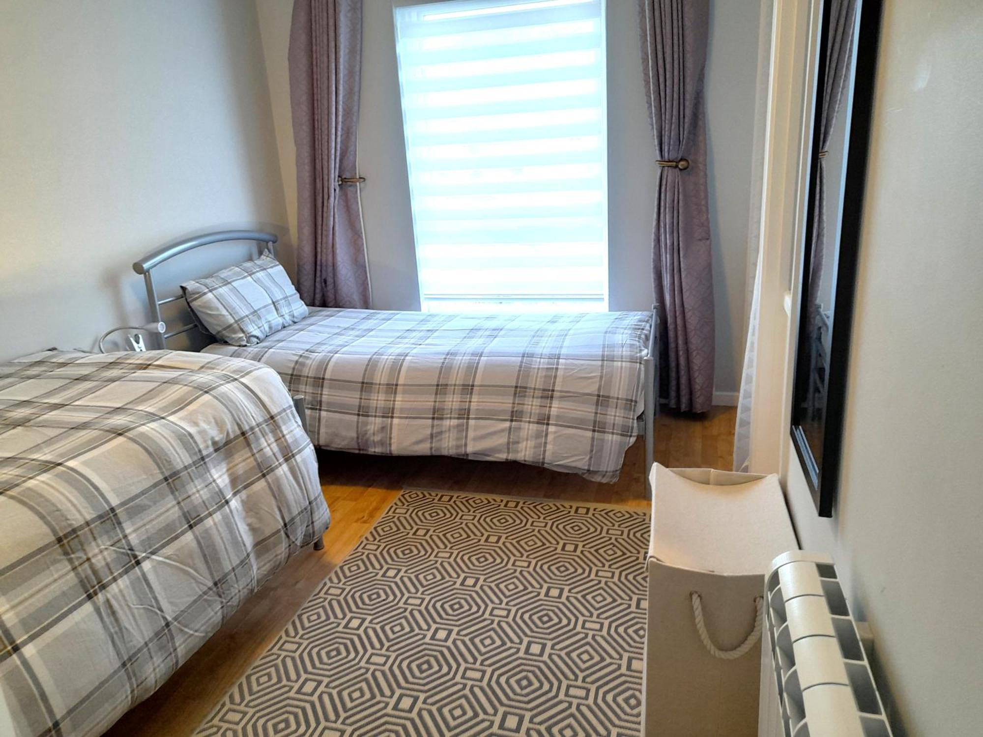Excellent Location - City Centre - Parking - 4 Beds -2 Bedrooms