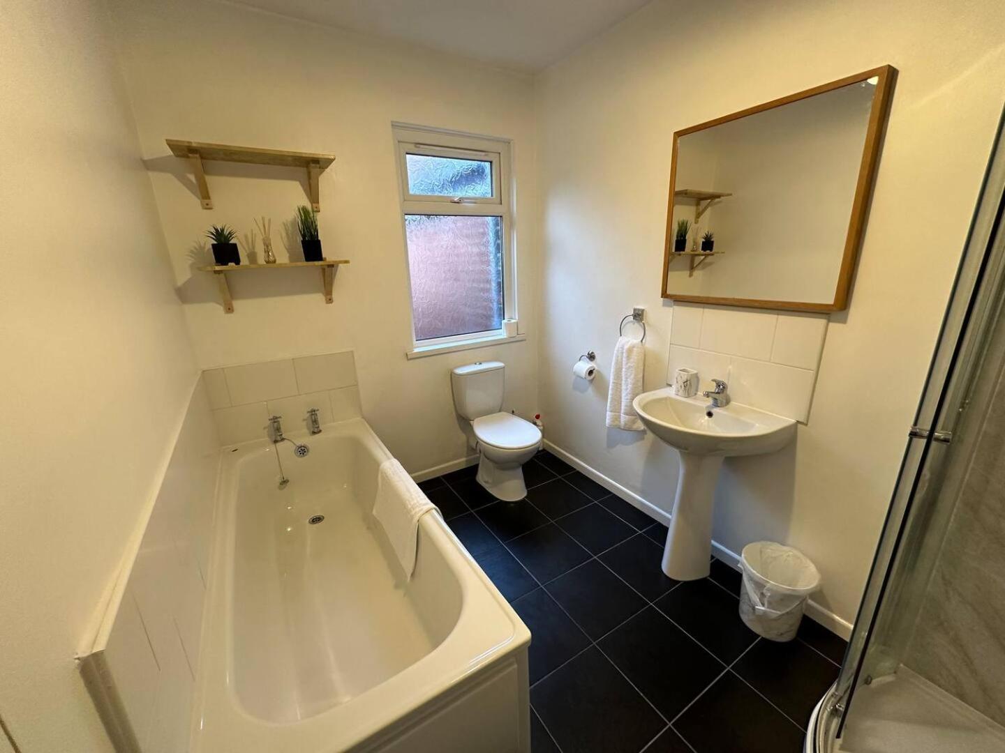 Holiday home 2br Stylish Ormeau Road House *