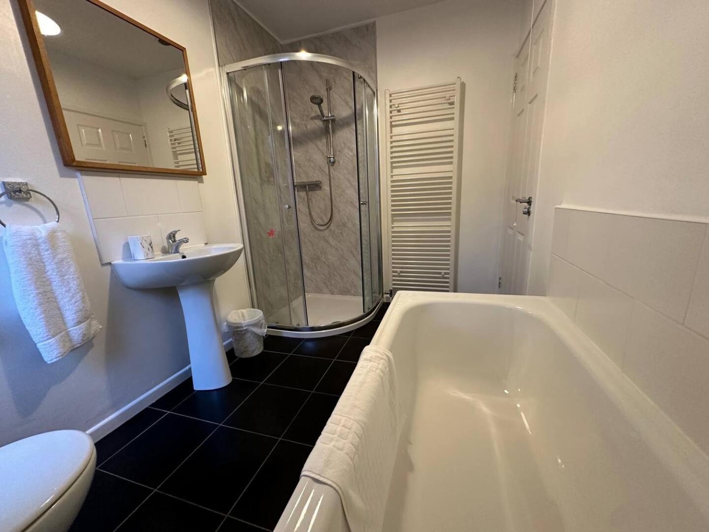 2br Stylish Ormeau Road House Belfast