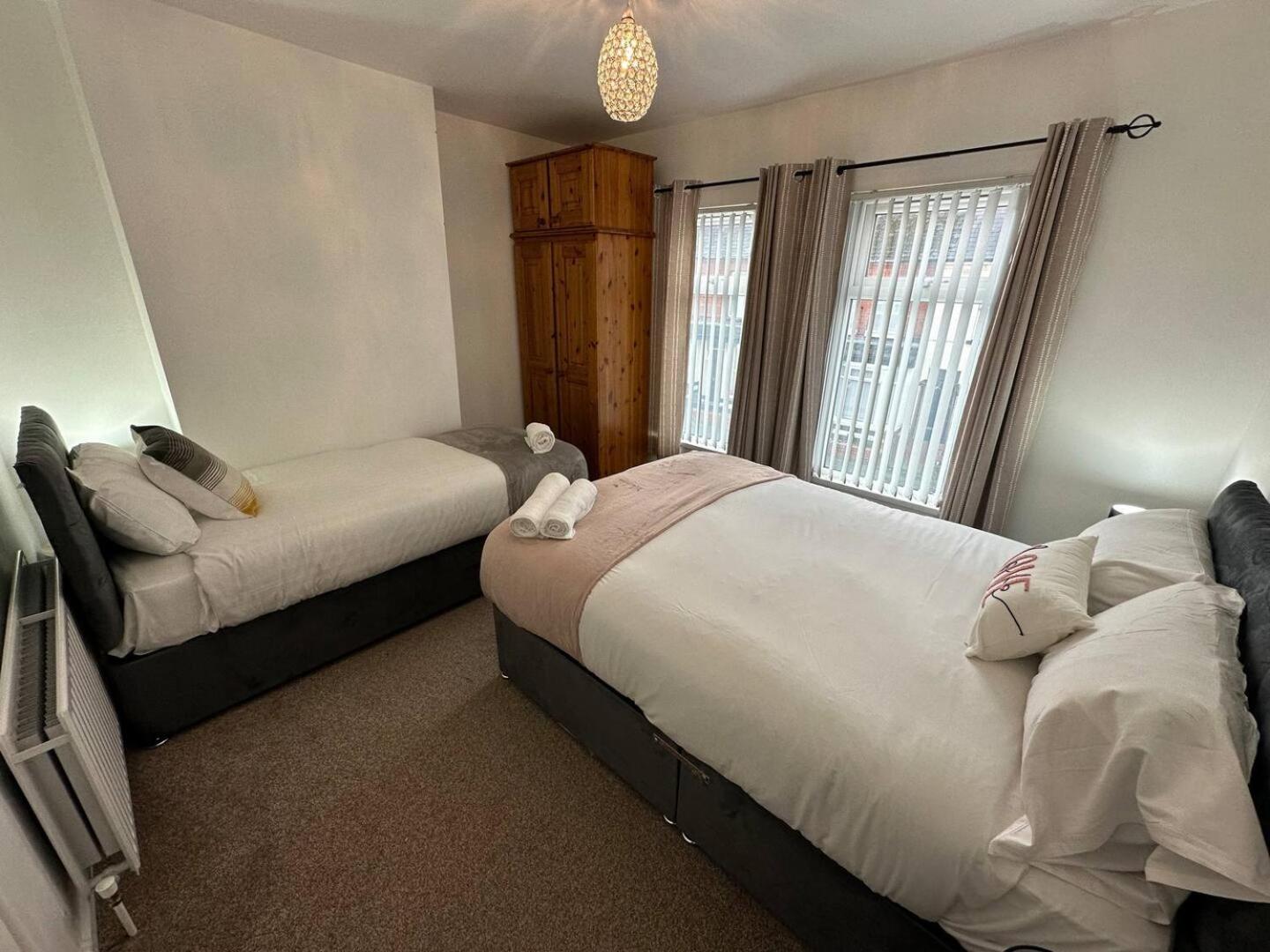 2br Stylish Ormeau Road House Belfast