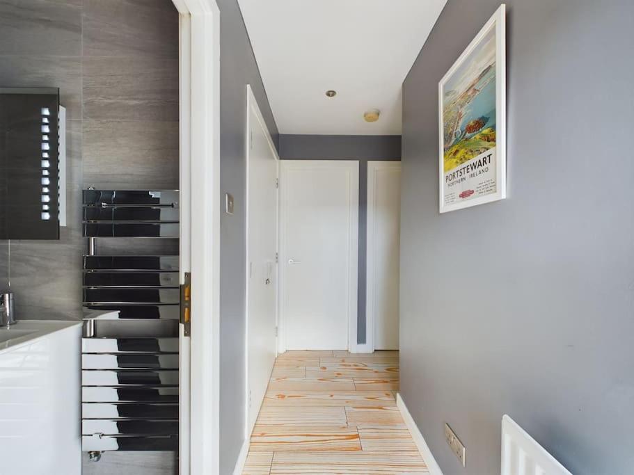 Apartment Donegall Sq Apt At Gate, Centre *
