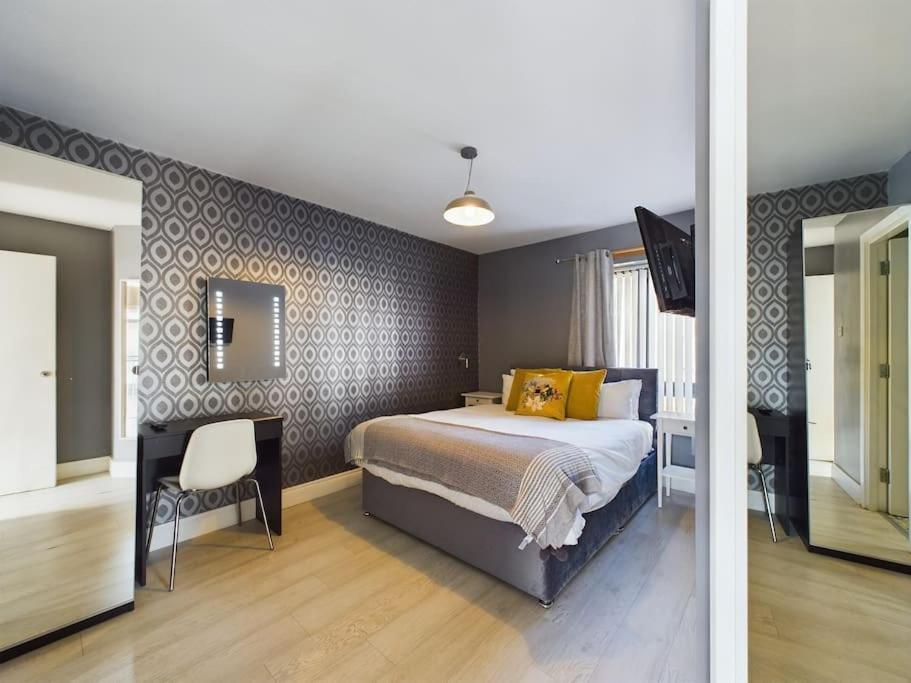 Apartment Donegall Sq Apt At Gate, Centre *