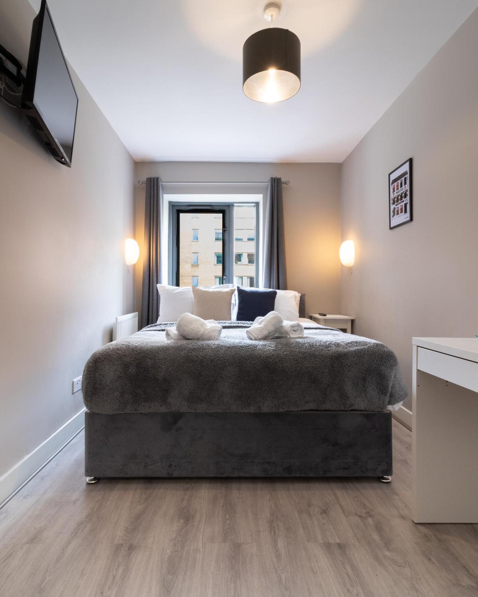 Quarters: Modern Centre Hub 3 Bed
