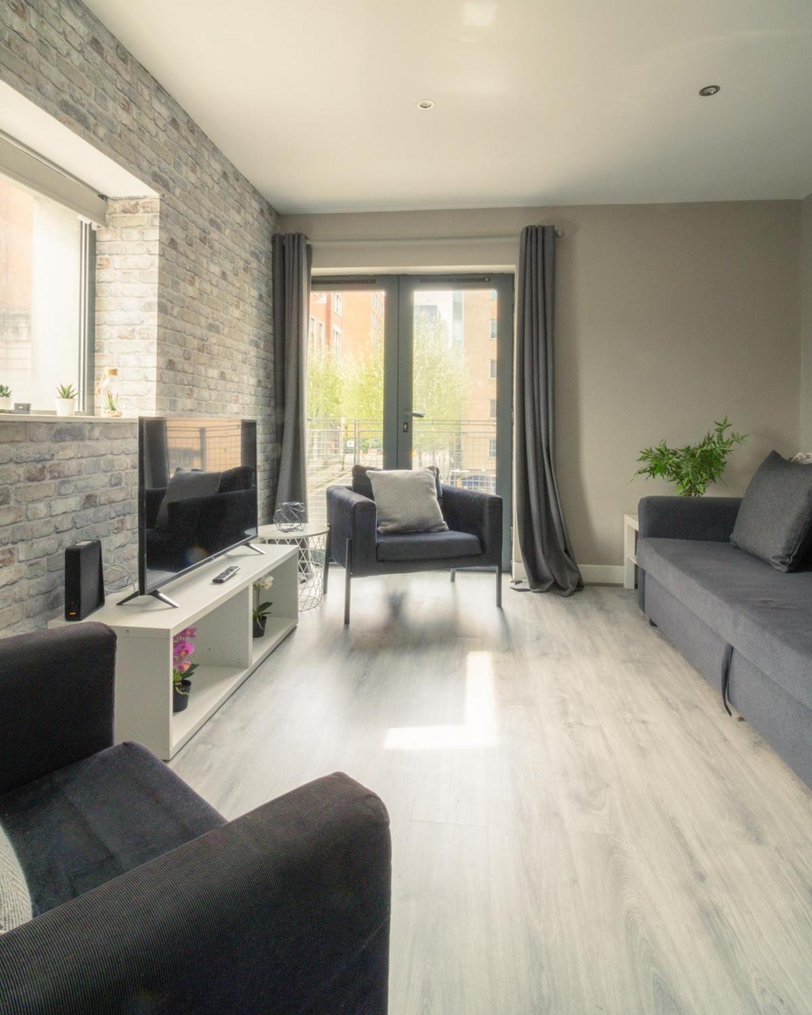 Quarters: Modern Centre Hub 3 Bed *