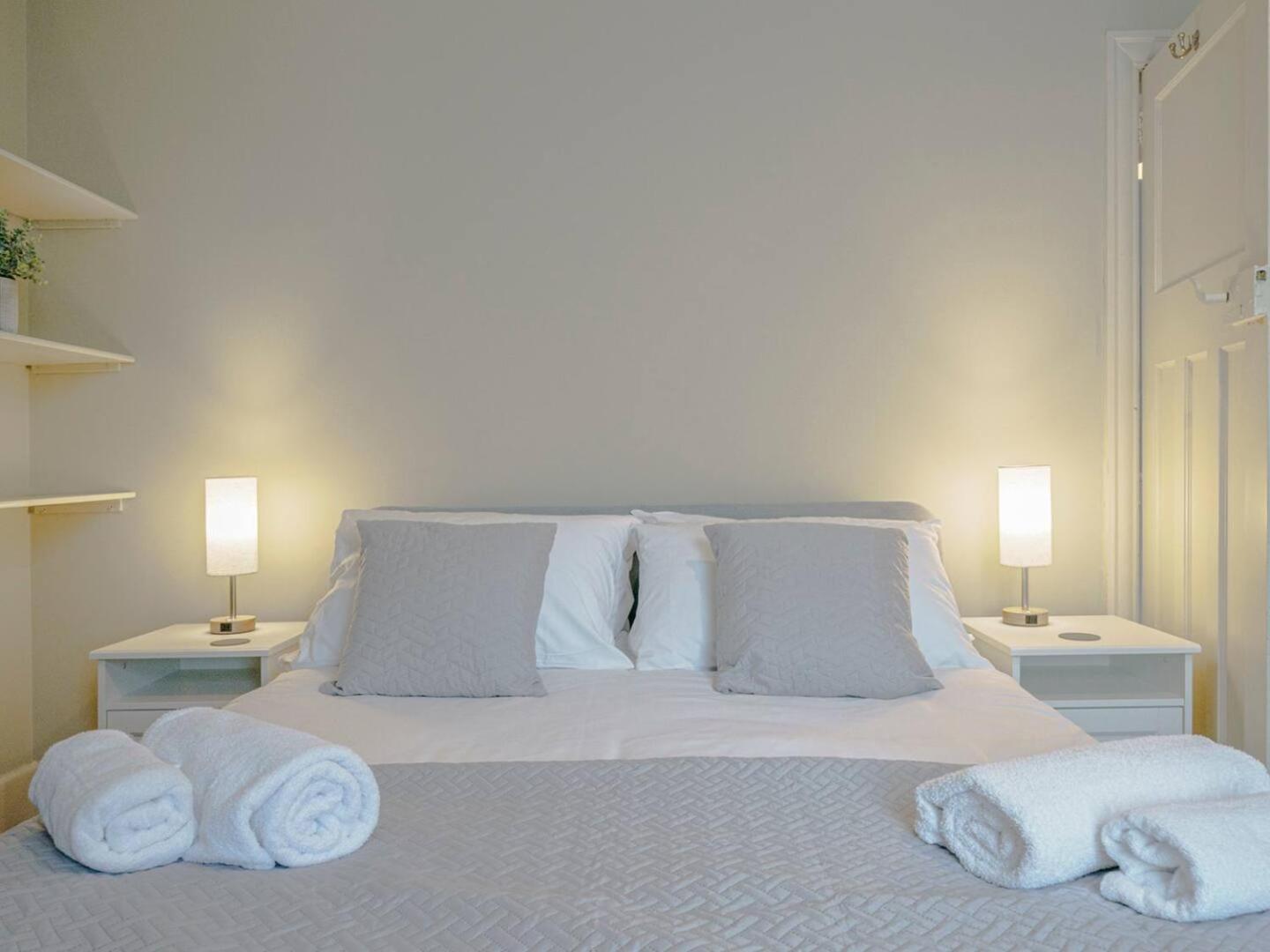 Holiday home Pass The Keys 4 Bedrooms Cafes Shops 6 Mins To Centre