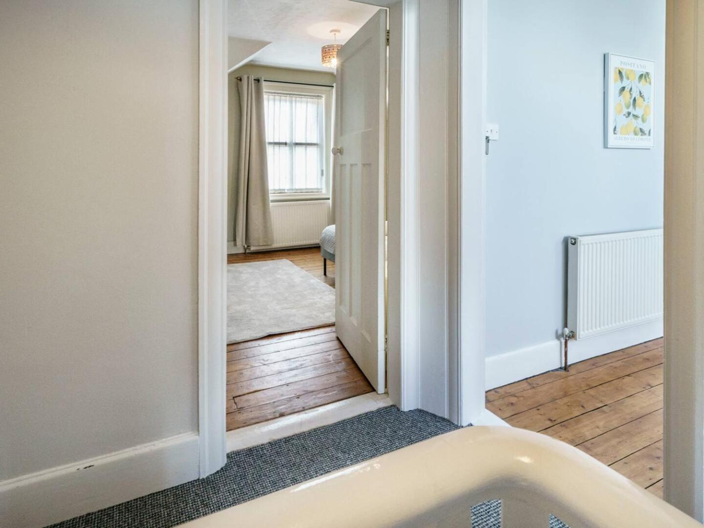 Pass The Keys 4 Bedrooms Cafes Shops 6 Mins To Centre * Belfast