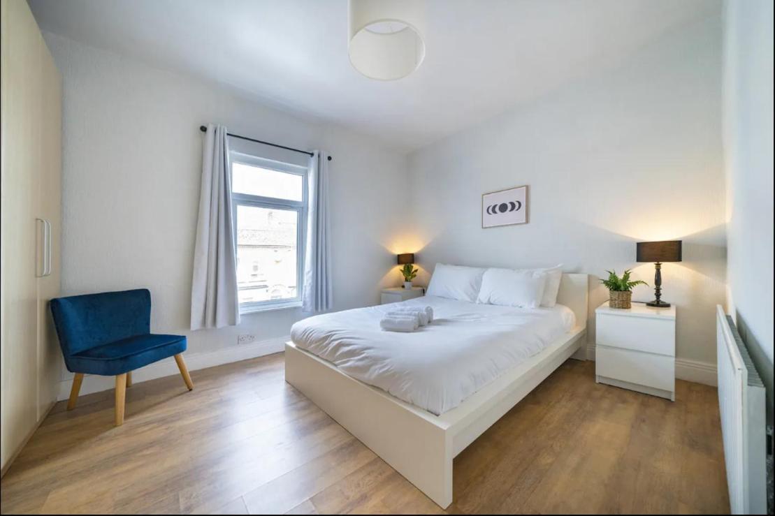 Cosy 2 Bedroom Town House Close To Centre Apartment *