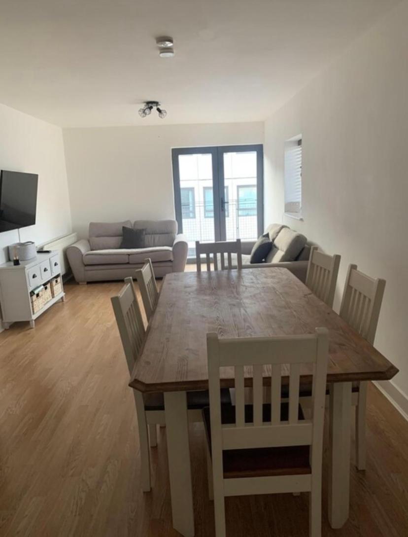 Location In Belfast! Free Parking Apartment