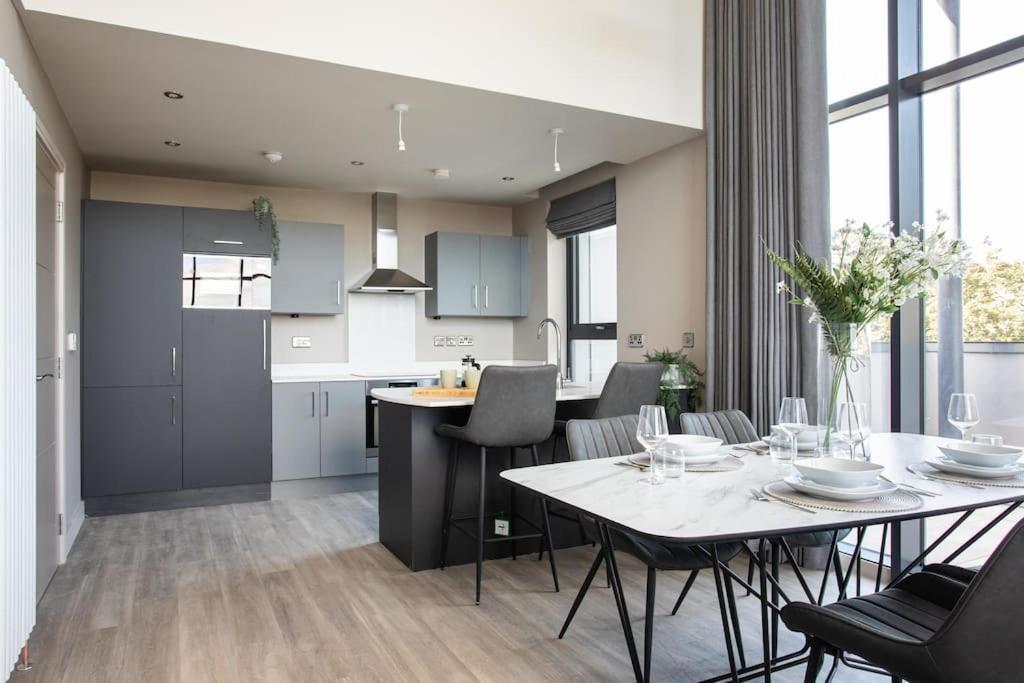 Apartment Skyline Serenity: Exquisite 3-bedroom Ultra-luxury Penthouse *