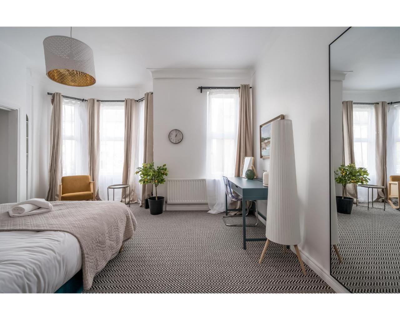 The Wellesley 4*