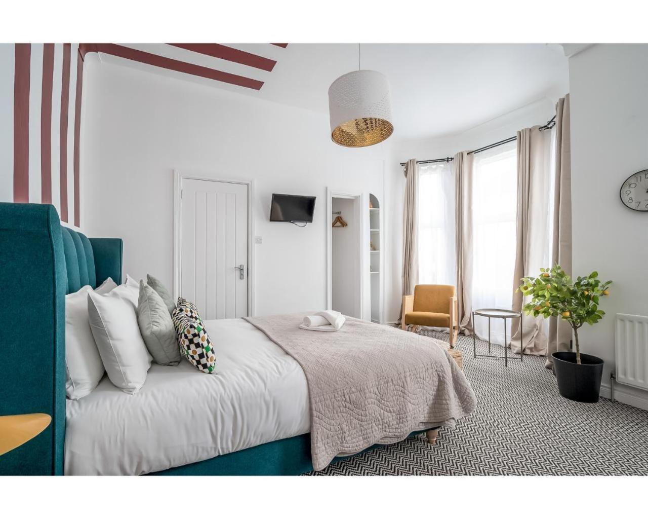 The Wellesley 4*
