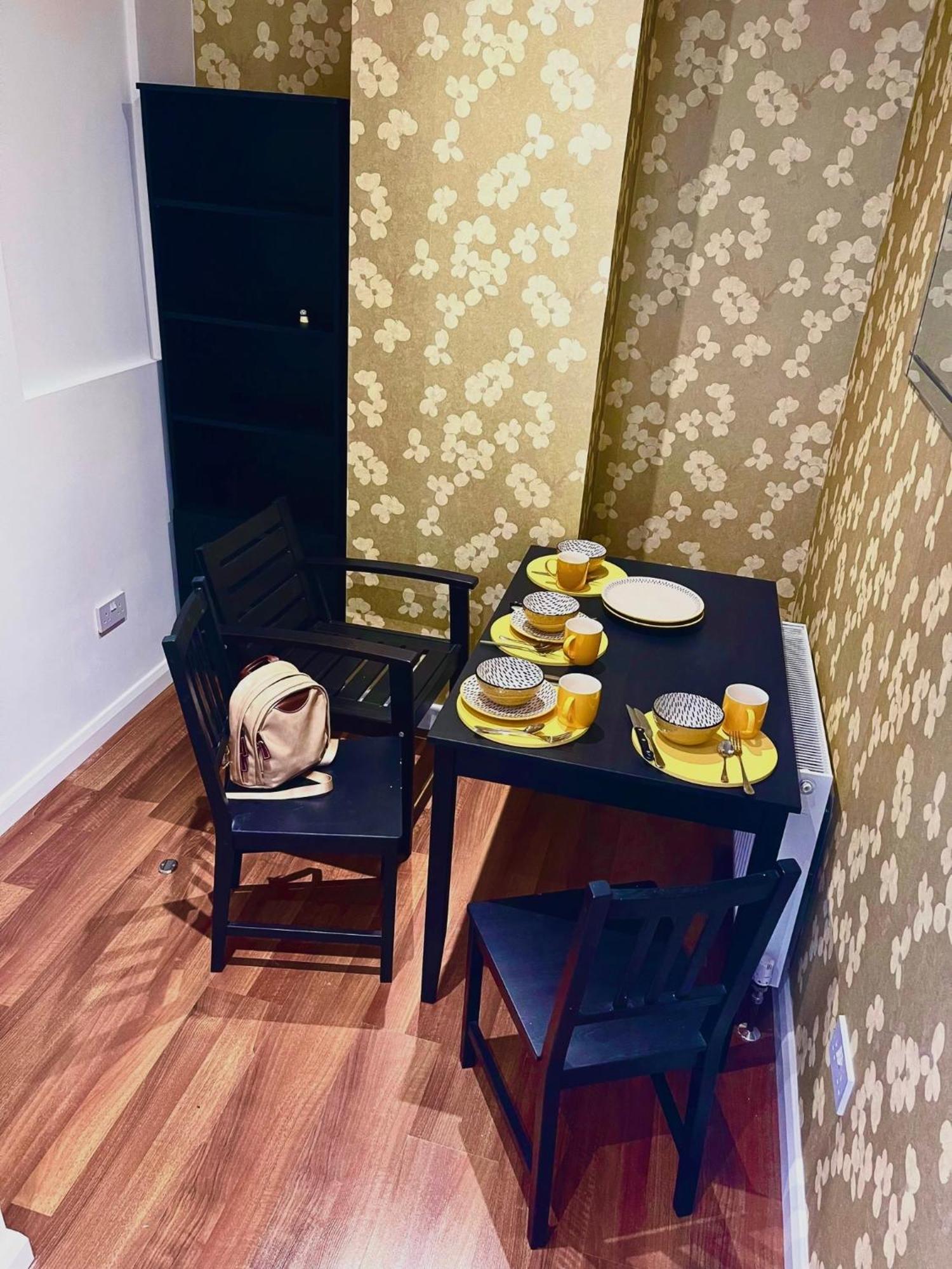 Entire Yellowapt Near Centre - Free Parking - Up To 3 Guests - 2 Beds *