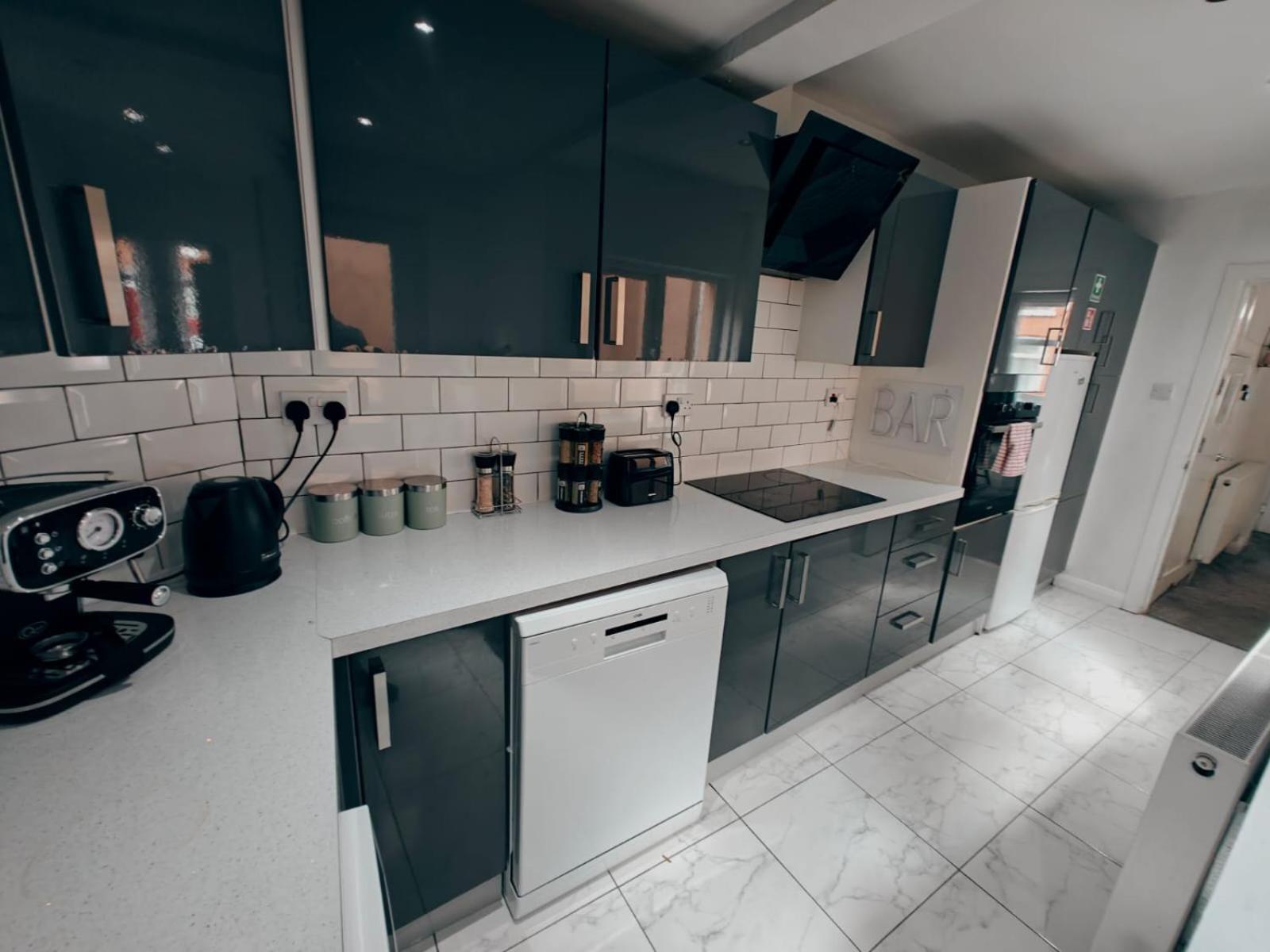 4br Ravenhill Modern *