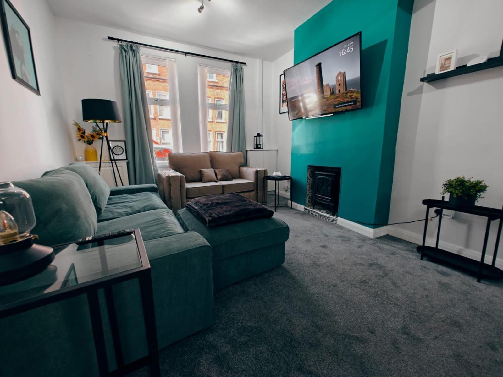 4br Ravenhill Modern Holiday home *