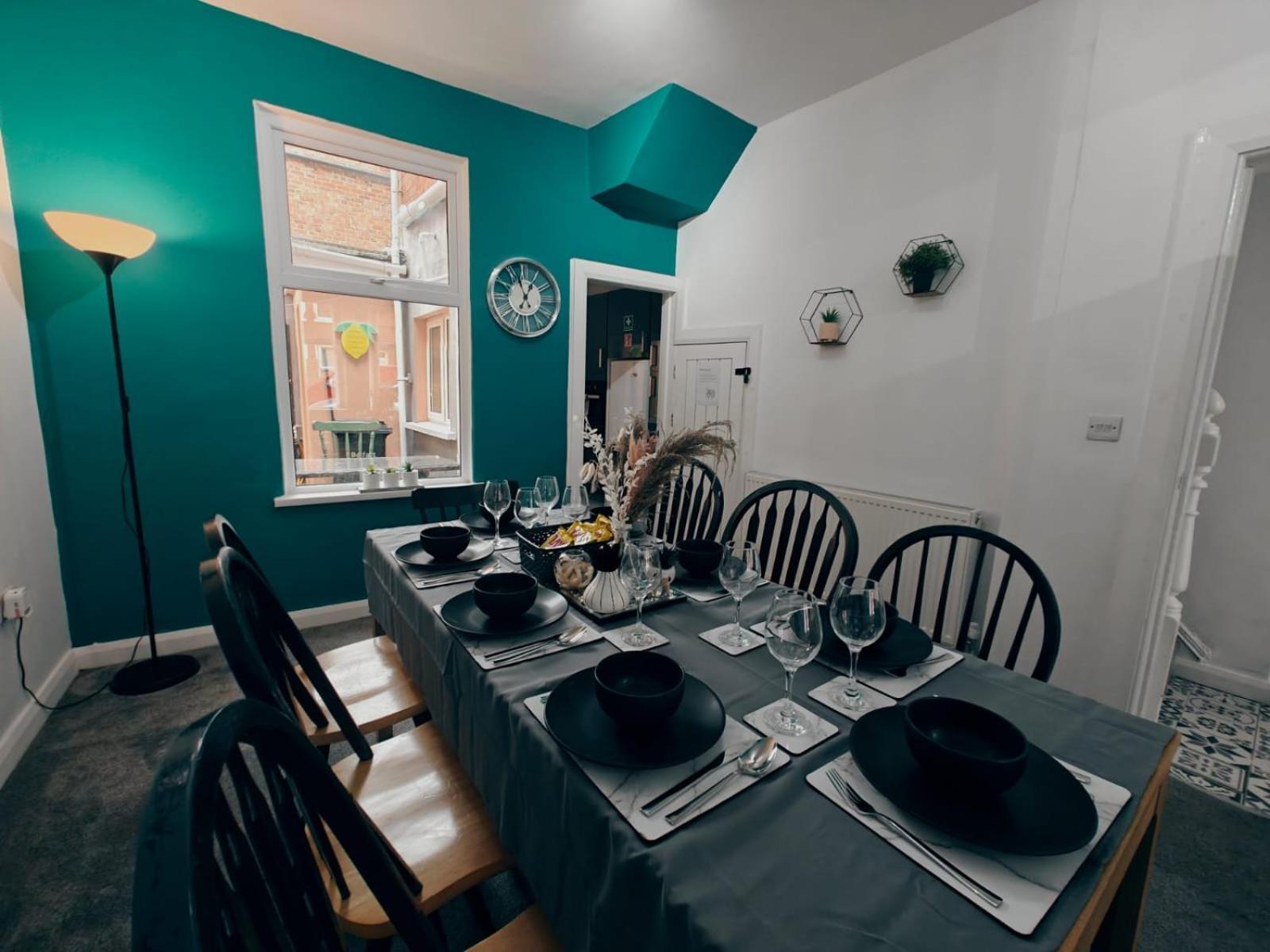 4br Ravenhill Modern Holiday home