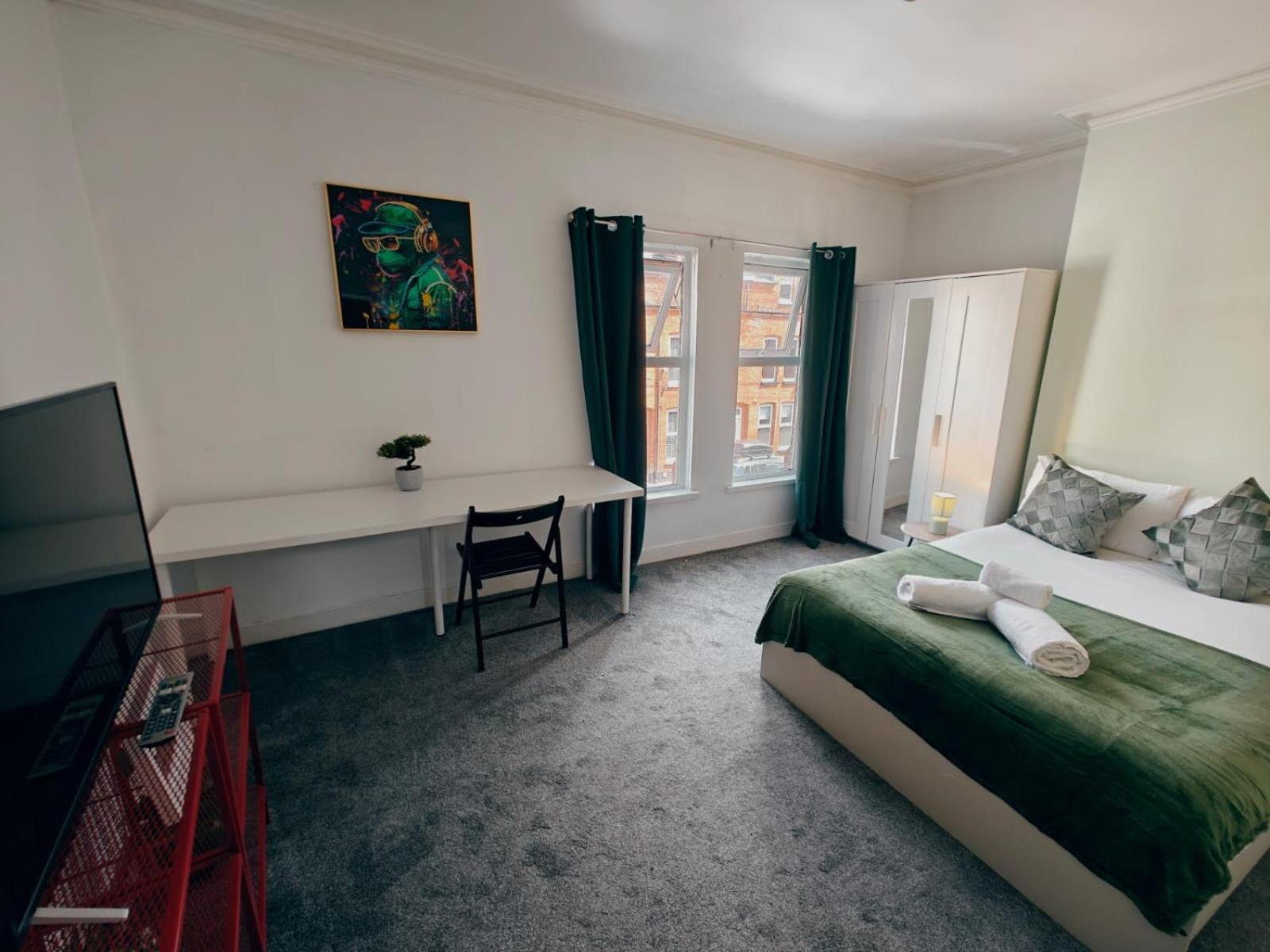 4br Ravenhill Modern