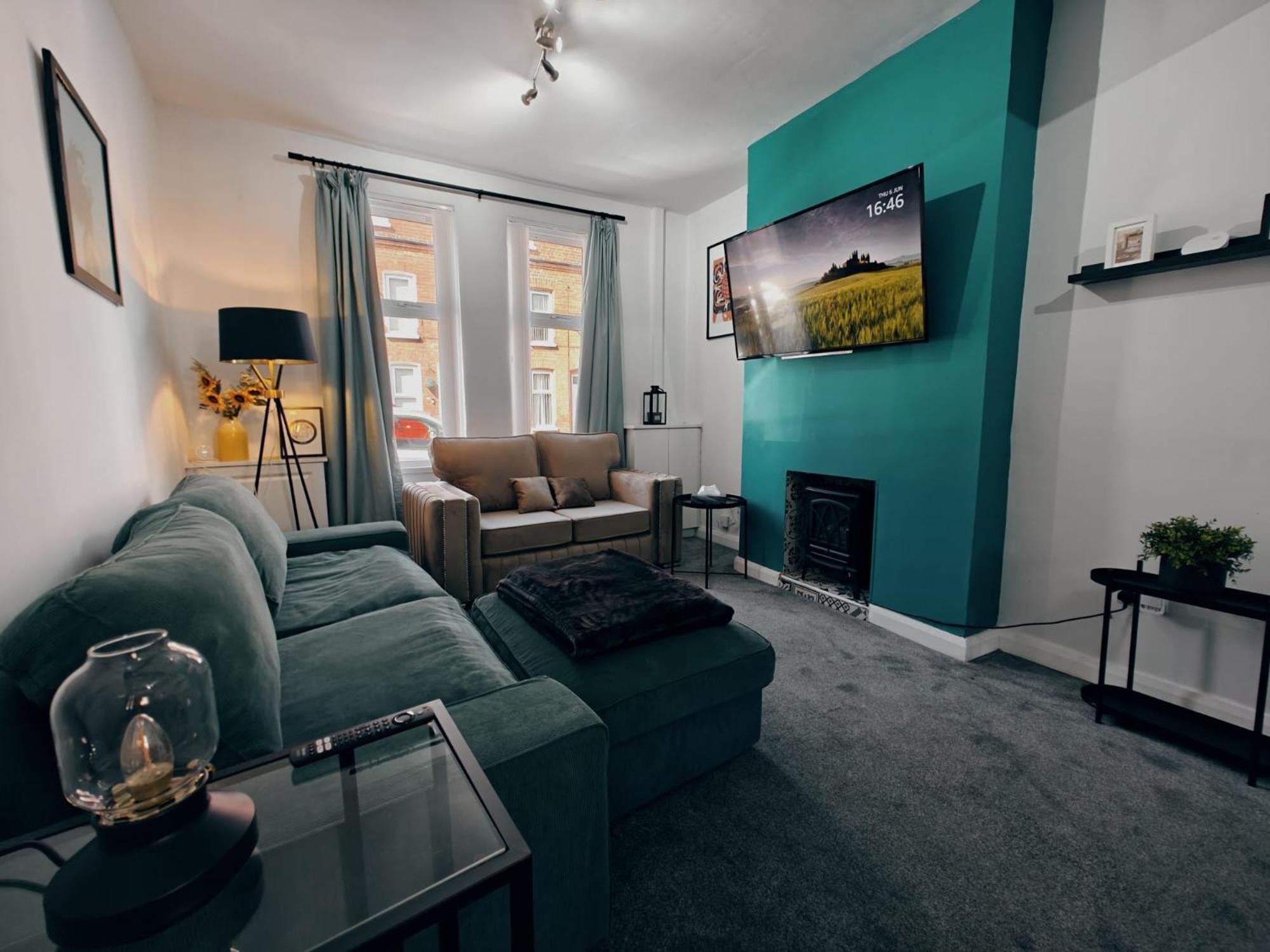4br Ravenhill Modern