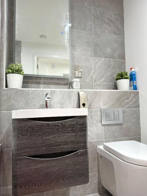 Apartment Aqua Dreams -serviced Luxury Apartment, Coyles Place At Portland 88