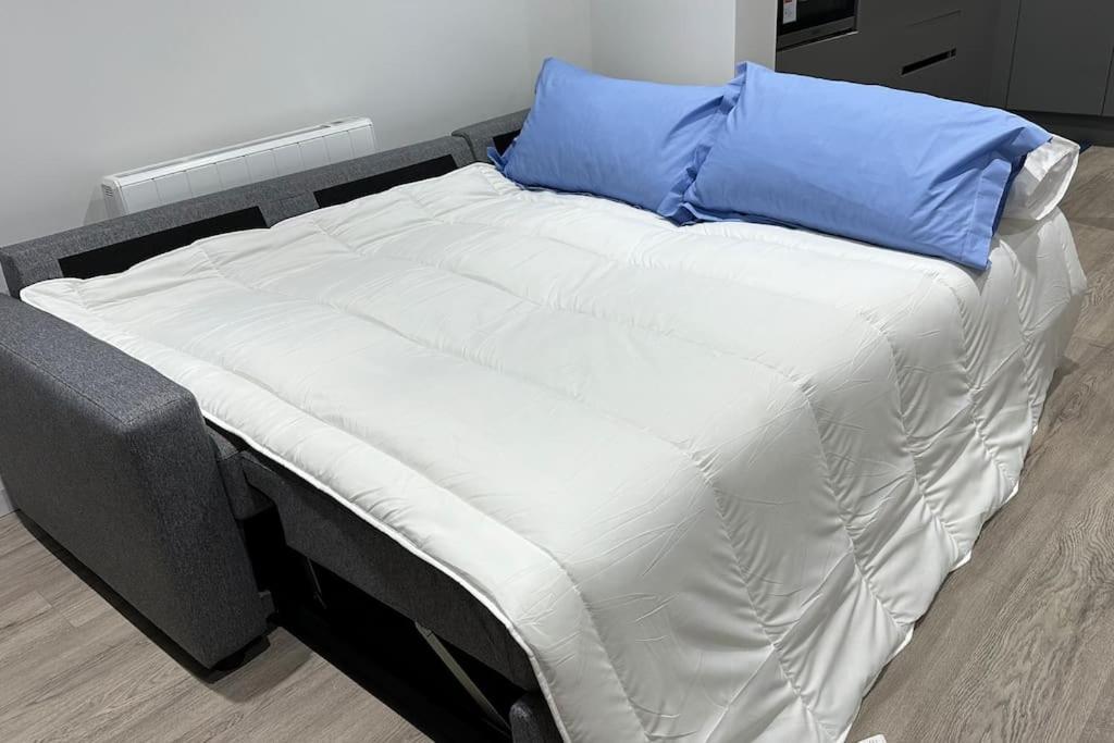 Aqua Dreams -serviced Luxury Apartment, Coyles Place At Portland 88 * Belfast