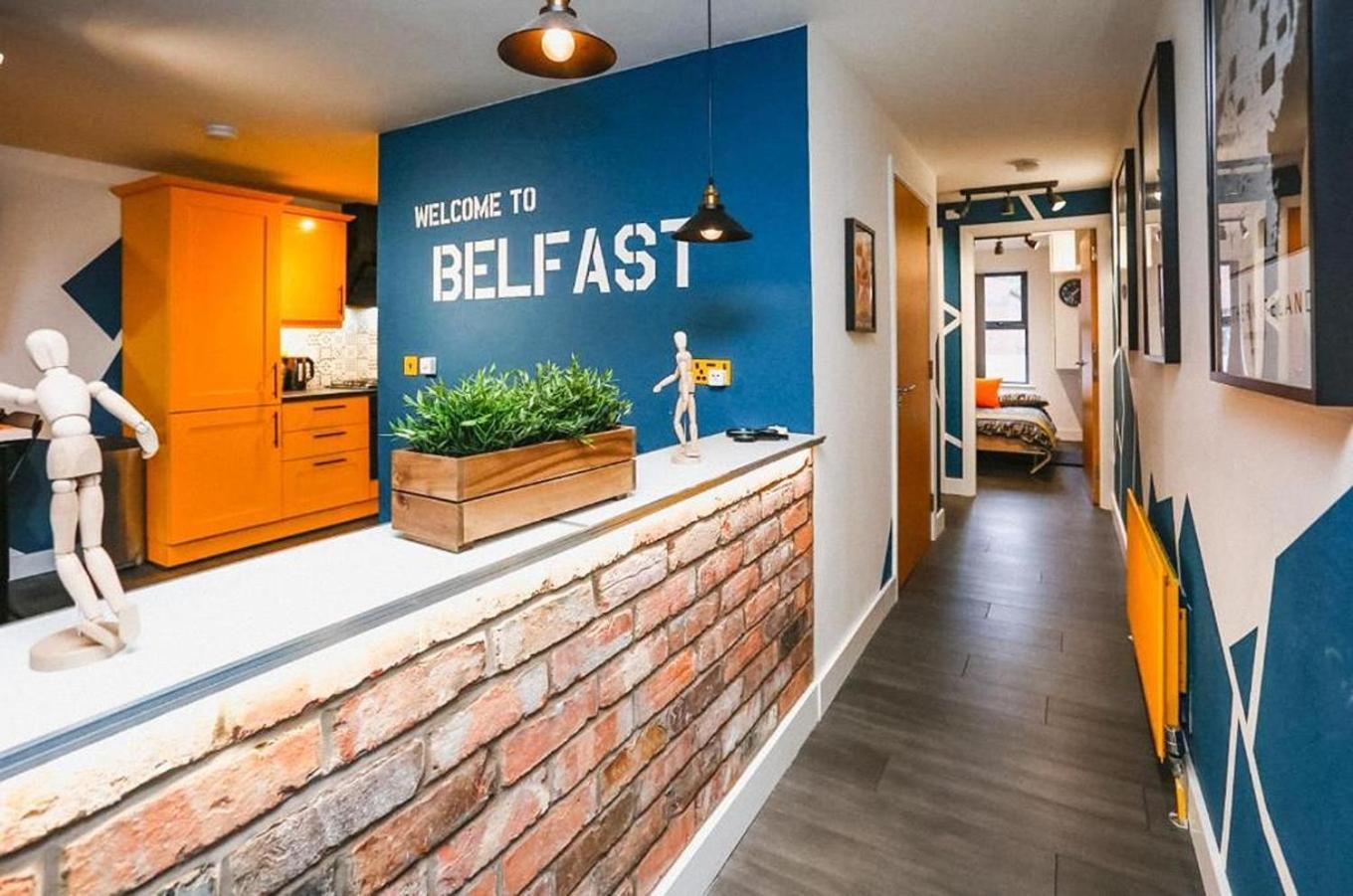 Funky - Secure Parking - Wifi - Sleeps 6 - No Parties