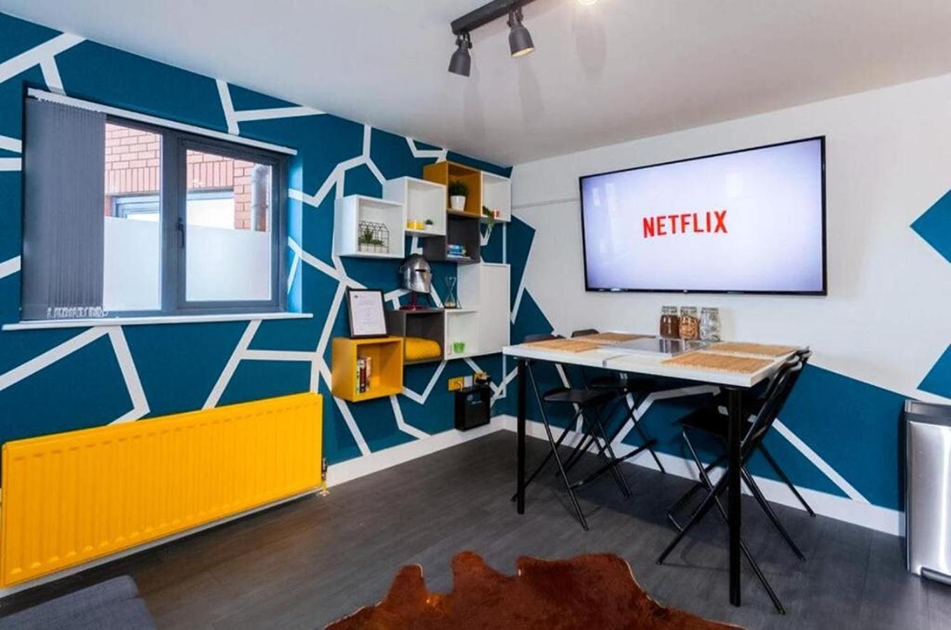 Funky - Secure Parking - Wifi - Sleeps 6 - No Parties Belfast