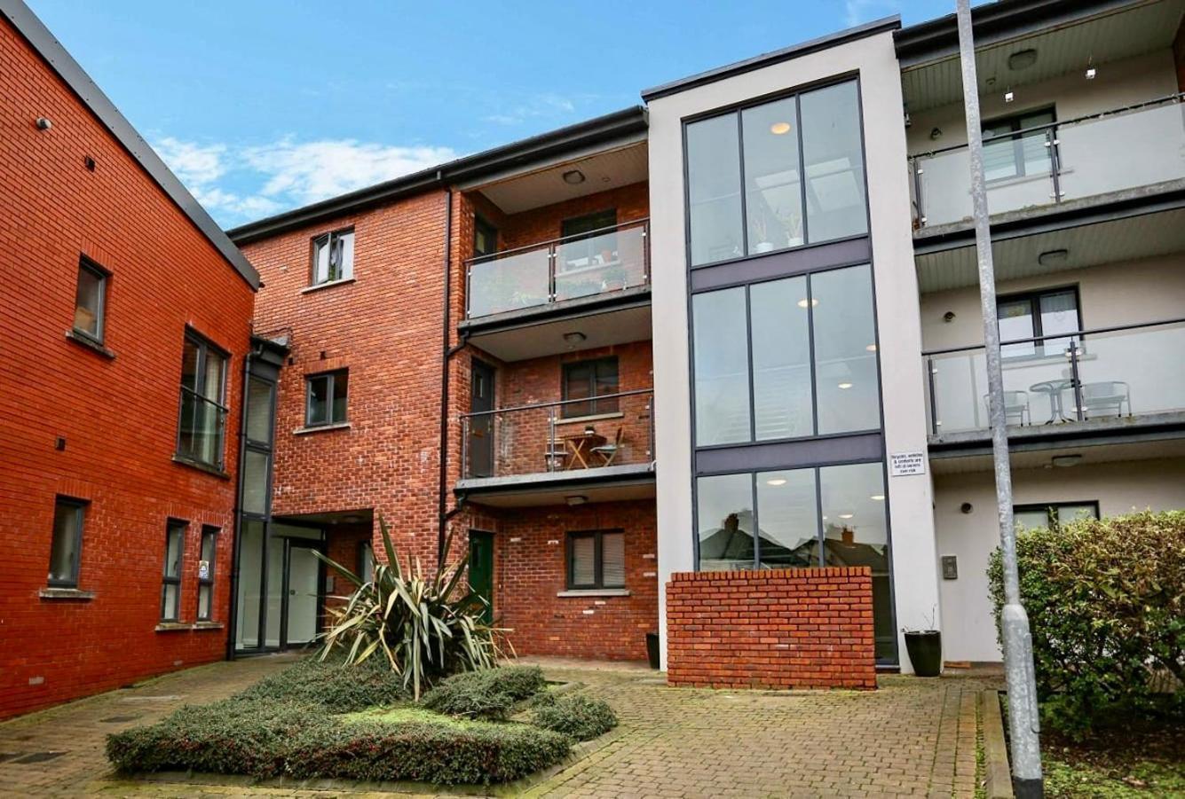 Apartment Funky - Secure Parking - Wifi - Sleeps 6 - No Parties