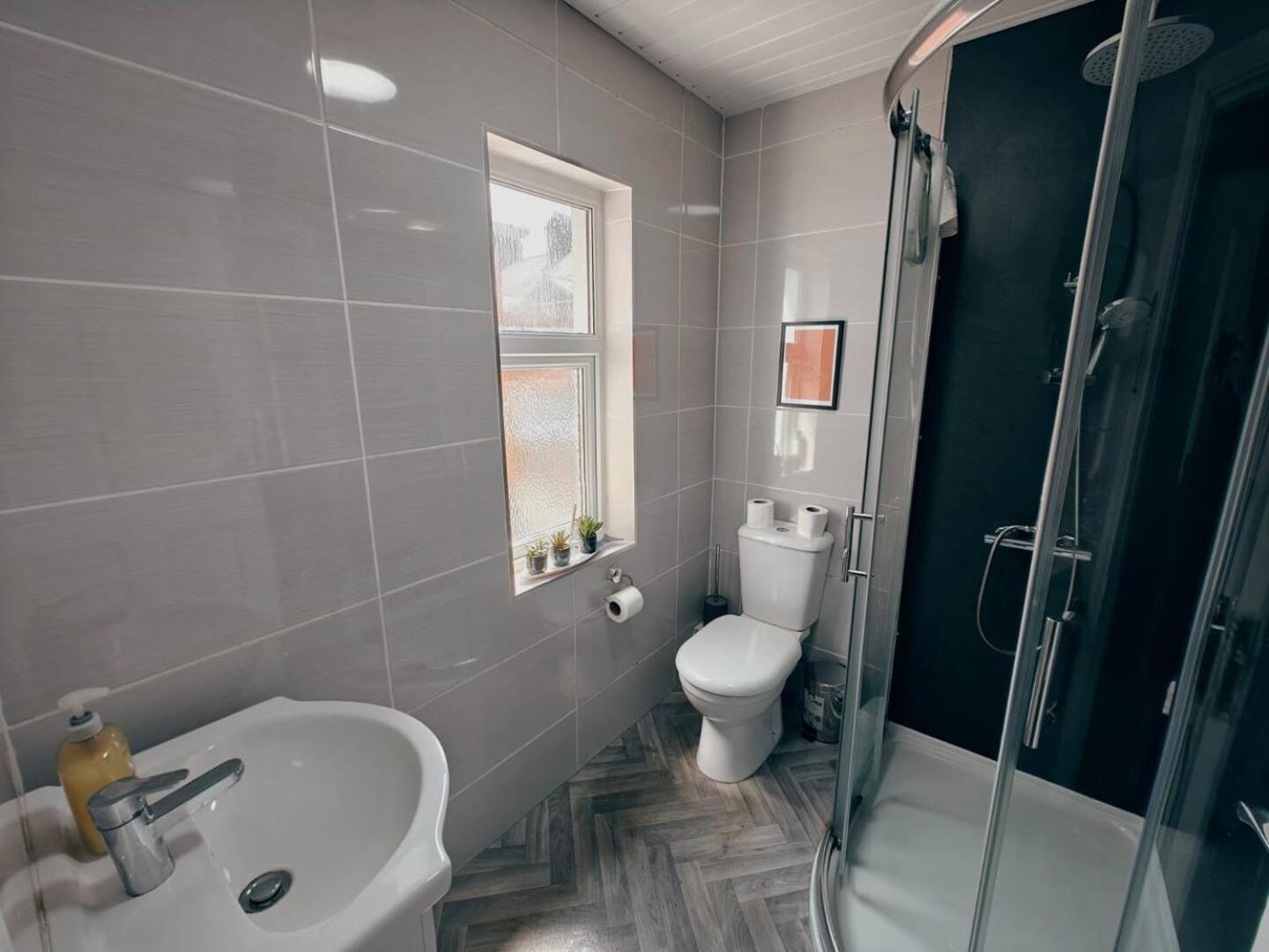 4br Ravenhill Modern Holiday home