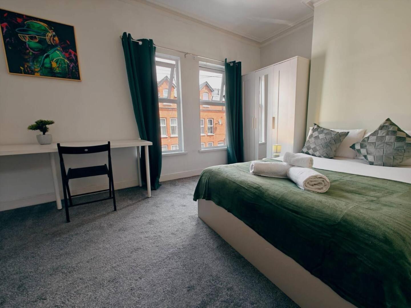 Holiday home 4br Ravenhill Modern *