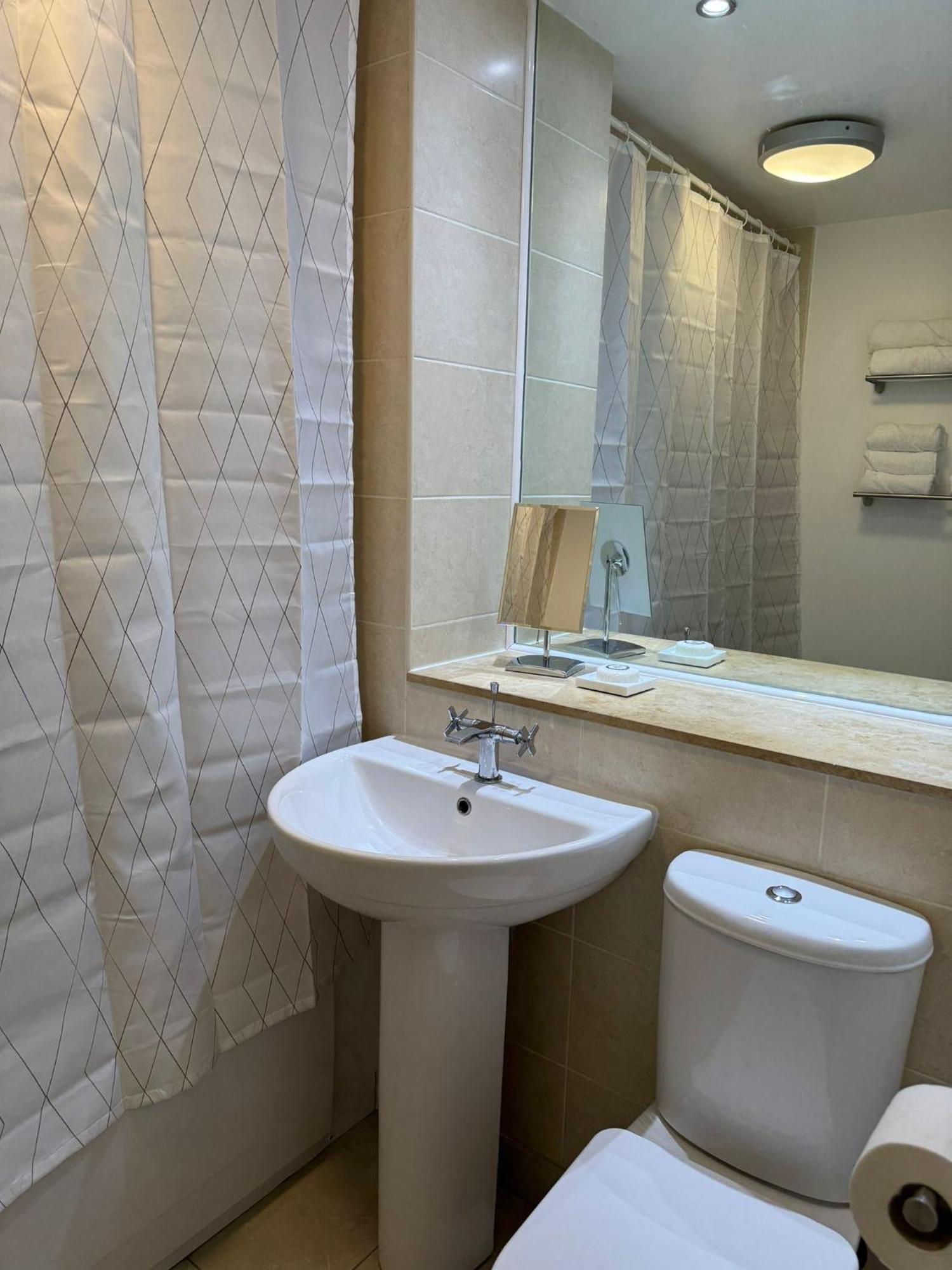 Victoria Place Apartment *