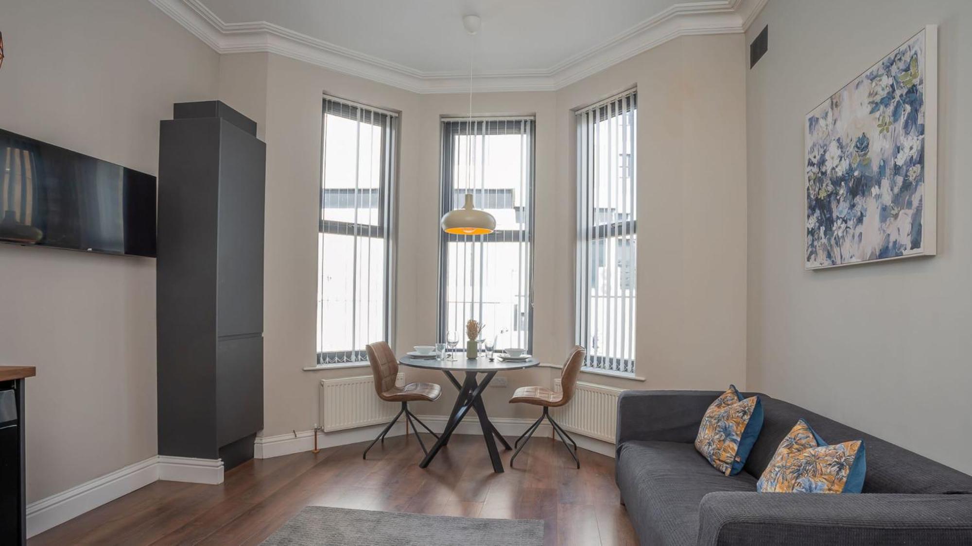 Modern 1 Bdr By Breaks