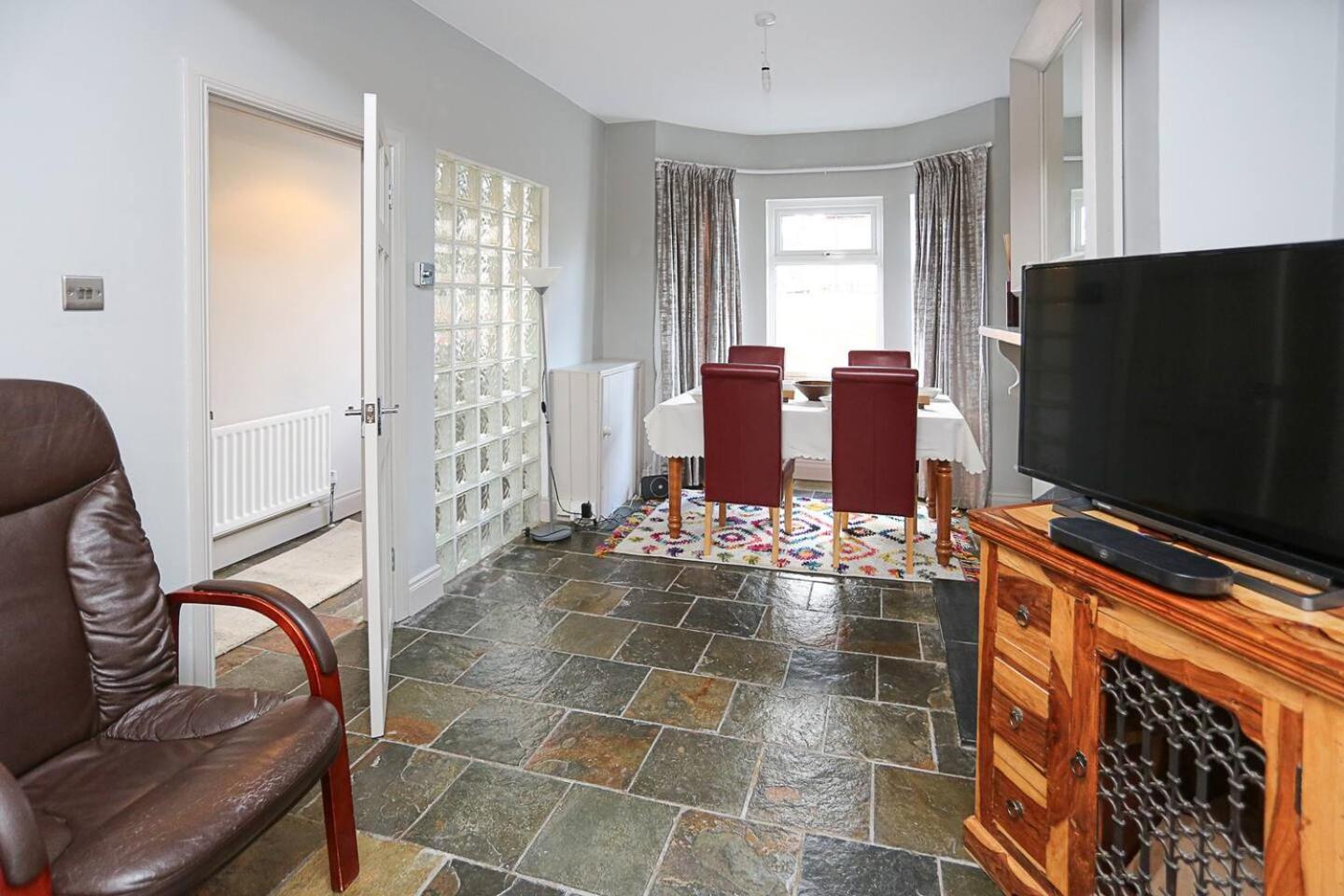 Gateway Abode Near Centre W Street Parking Belfast