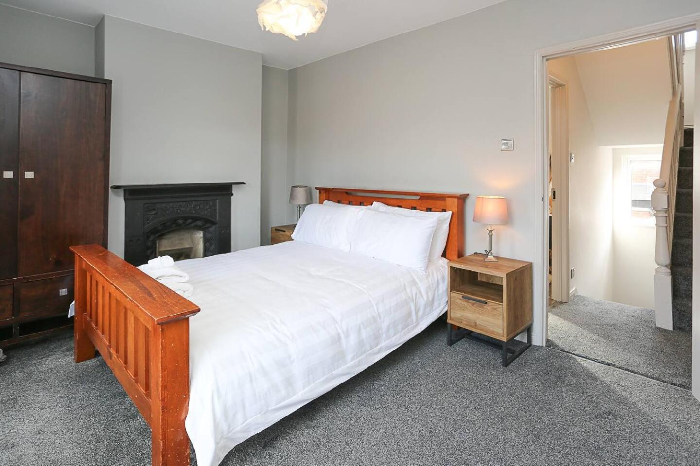 Gateway Abode Near Centre W Street Parking Holiday home *