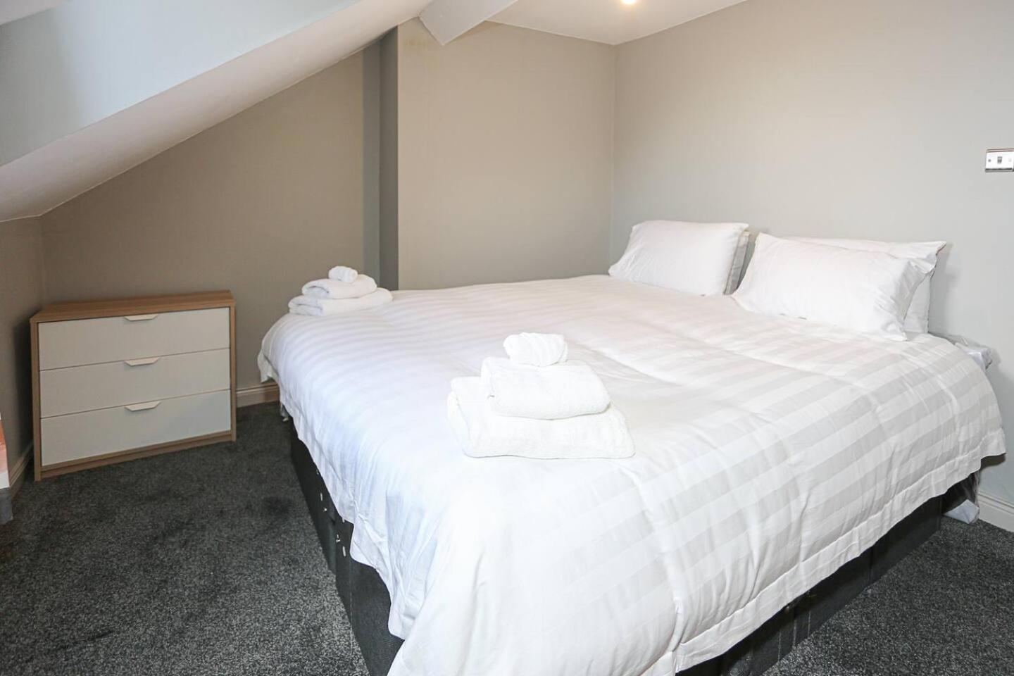 Holiday home Gateway Abode Near Centre W Street Parking *