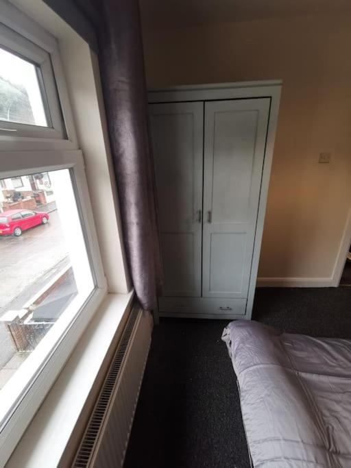 House Near Airport, Titanic Qtr & Sse Arena Belfast