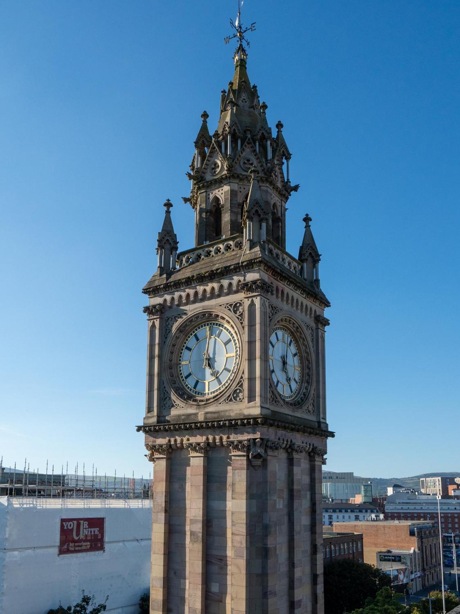 Apartment Clock Penthouse - Private Parking & Balcony *