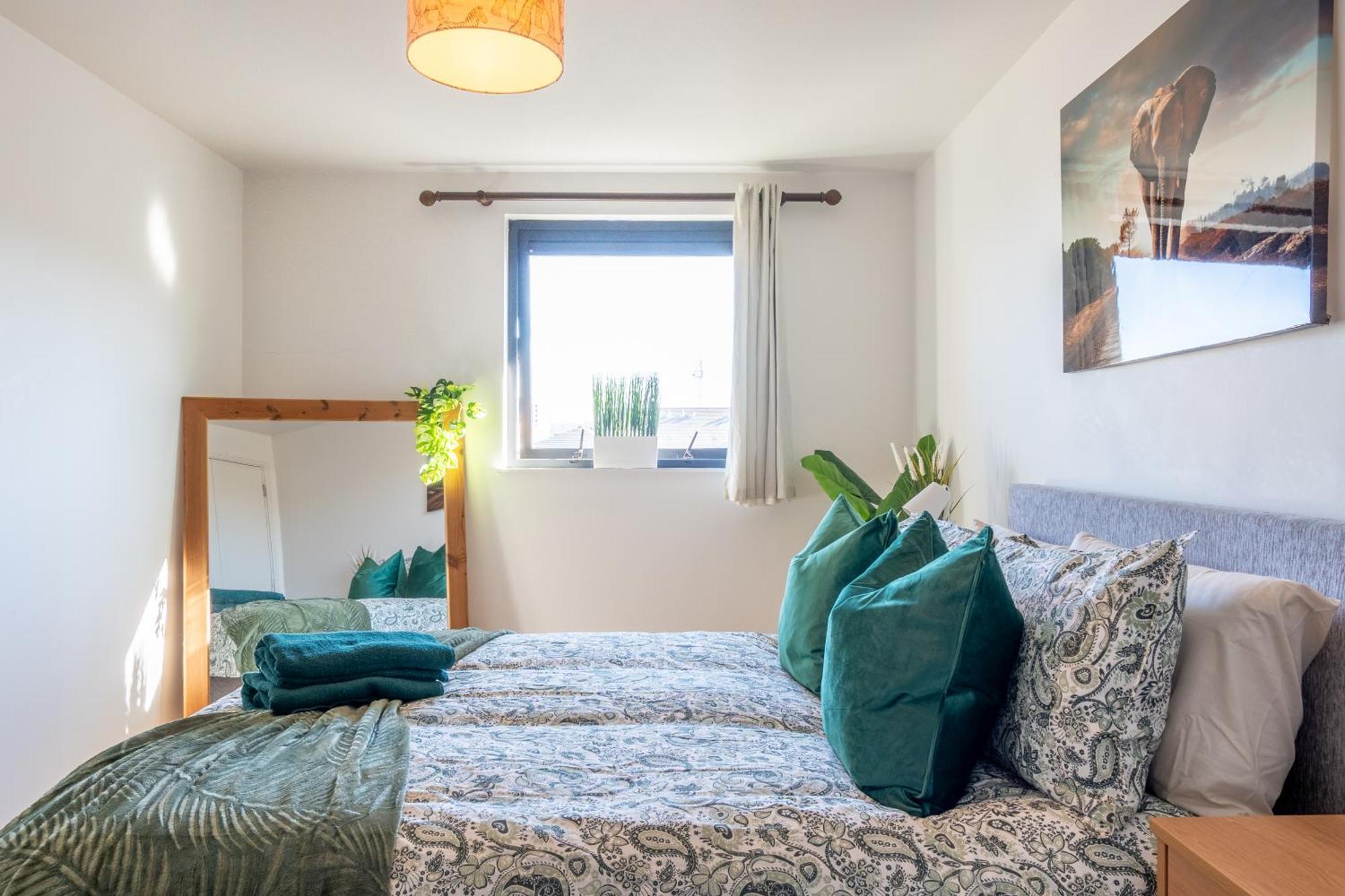Clock Penthouse - Private Parking & Balcony Belfast