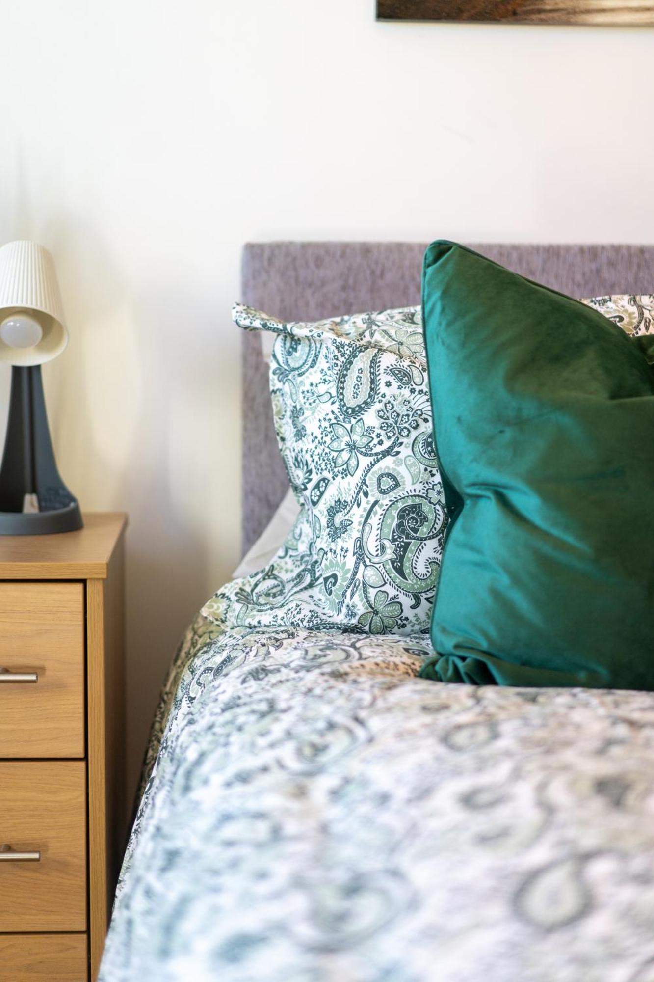 Clock Penthouse - Private Parking & Balcony Apartment