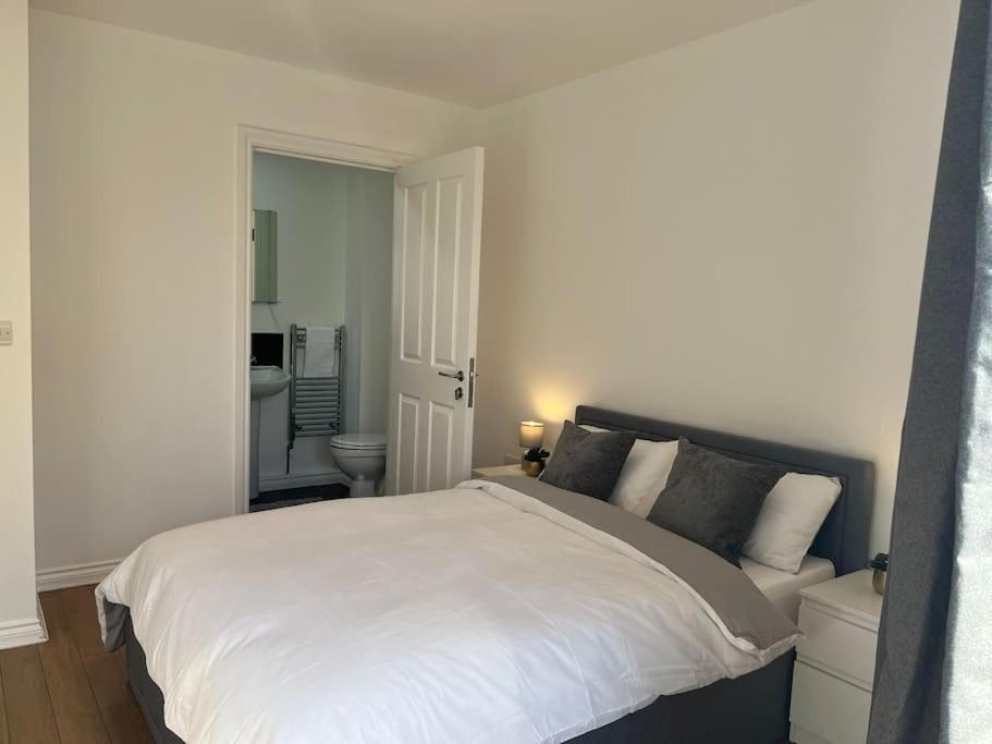 Luxury 2 Bed Gem In Heart Of * Belfast